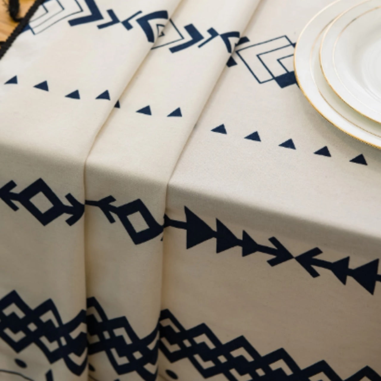 Geometric Print Table Cover