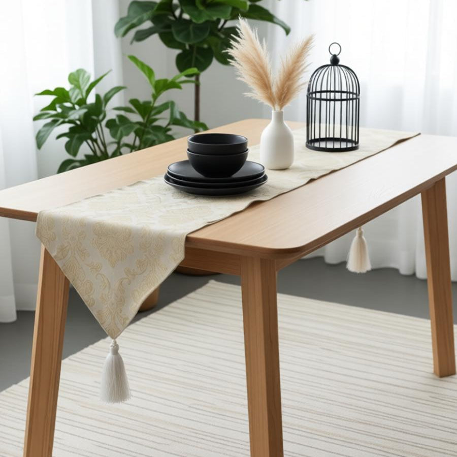 Zinc Glow Table Runner With 4 Mats